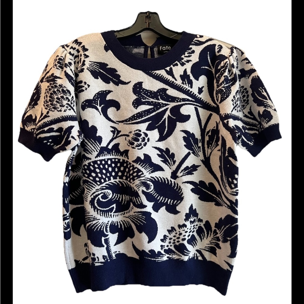 Fate Short sleeved Blue White Floral Sweater Size L